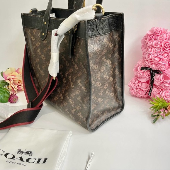 NEW COACH Field Tote With Horse And Carriage Print in Brass/Truffle Black - Picture 12 of 15